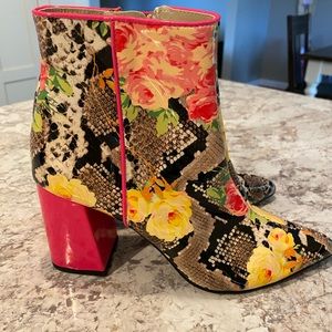 Betsy Johnson Snake Pink Cait Ankle zipper Booties
